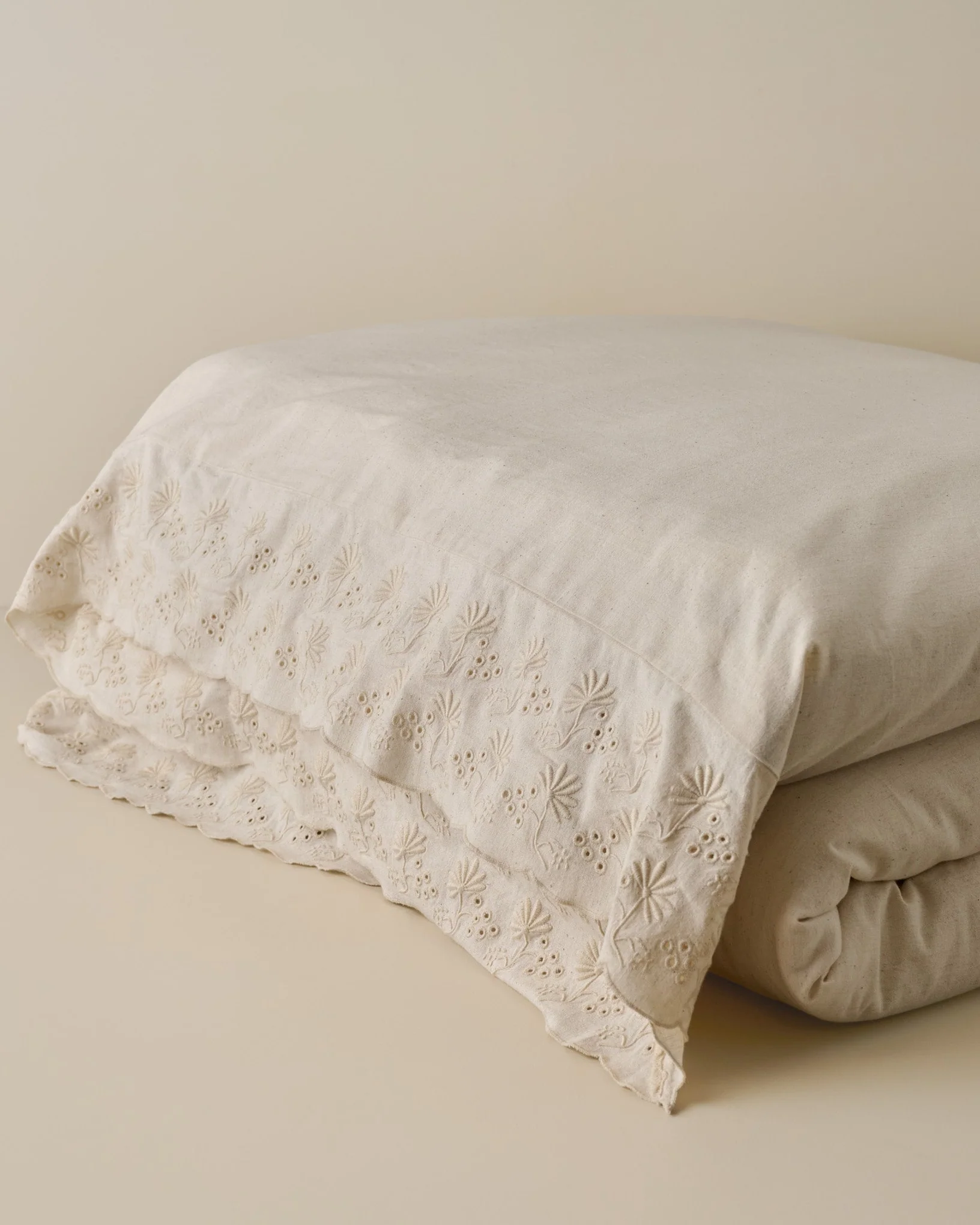 Clara Eyelet Flange Duvet Cover - Image 2