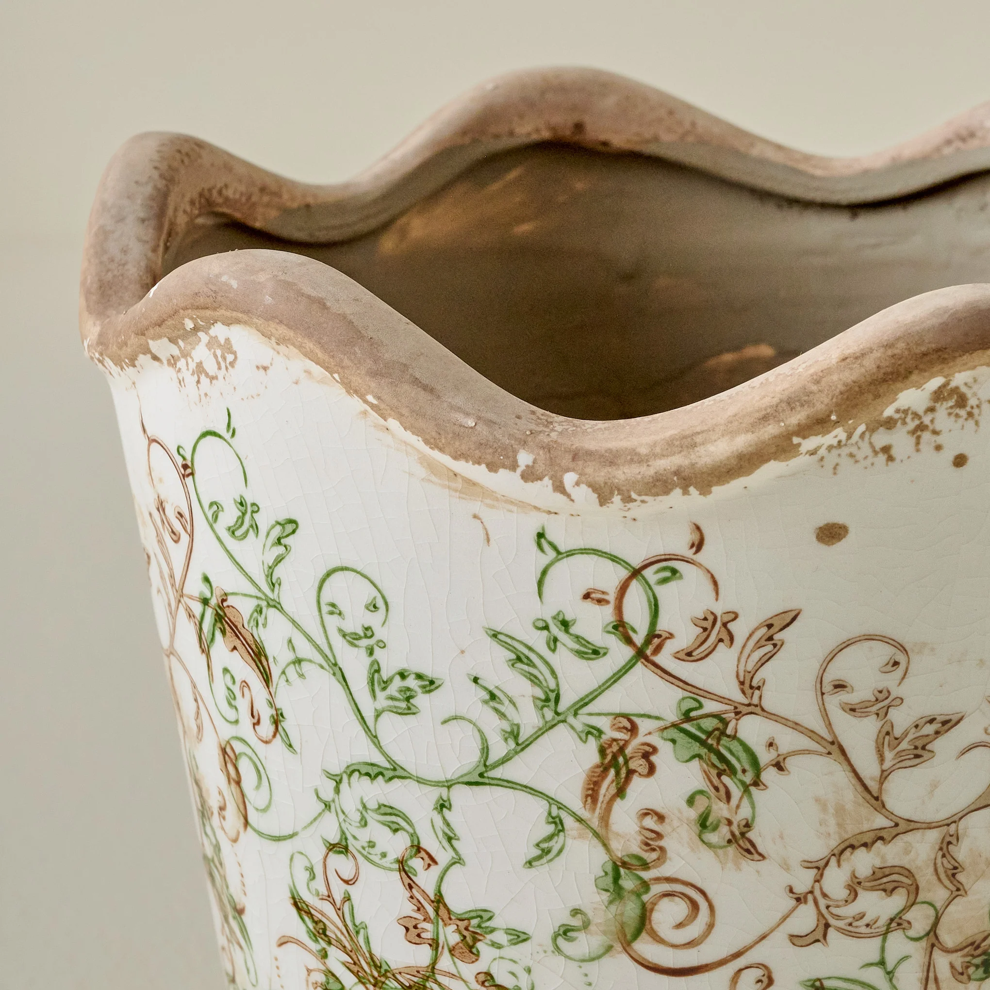 Green Scalloped Distressed Planter - Image 3