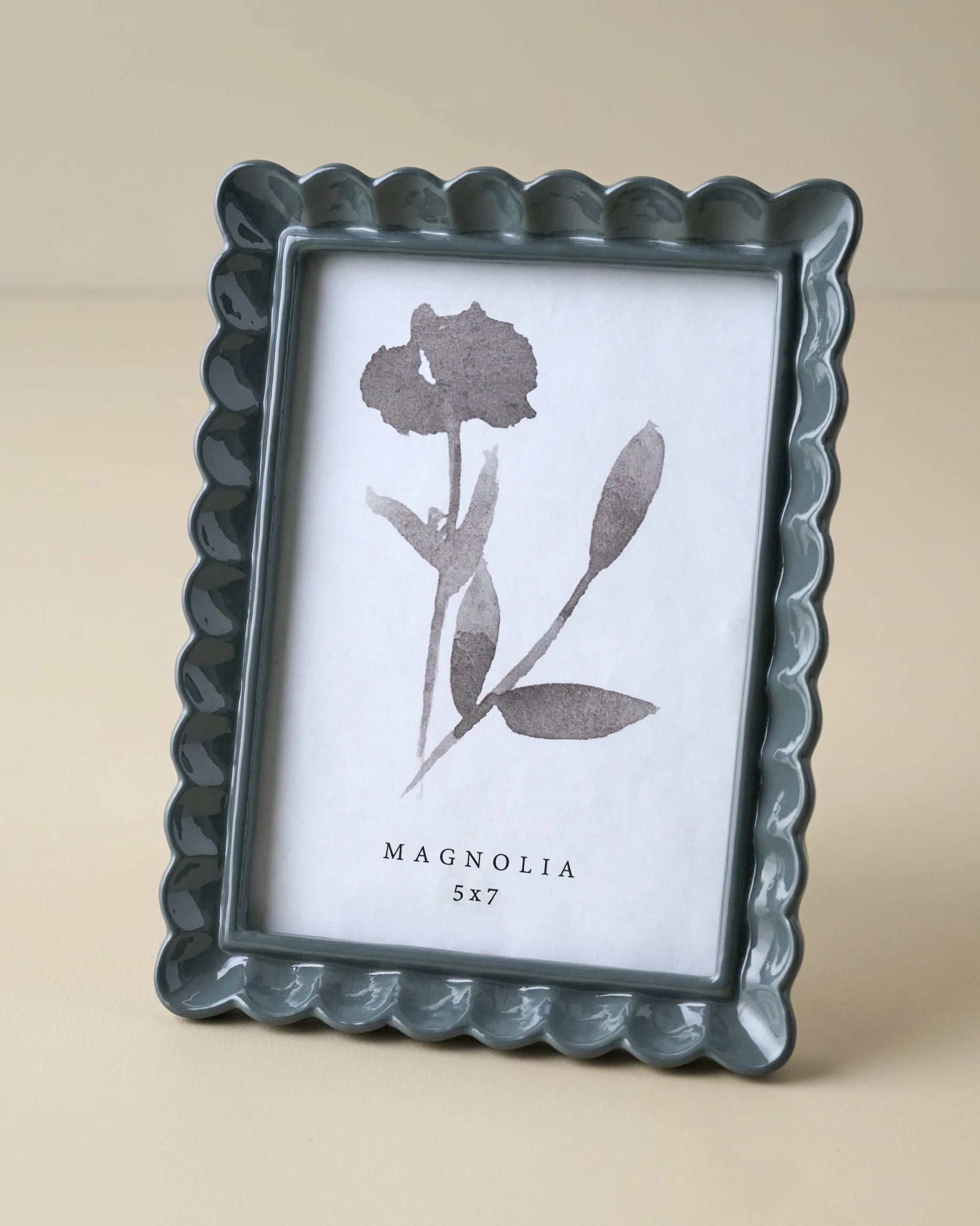 Kara Scalloped Photo Frame - Image 3