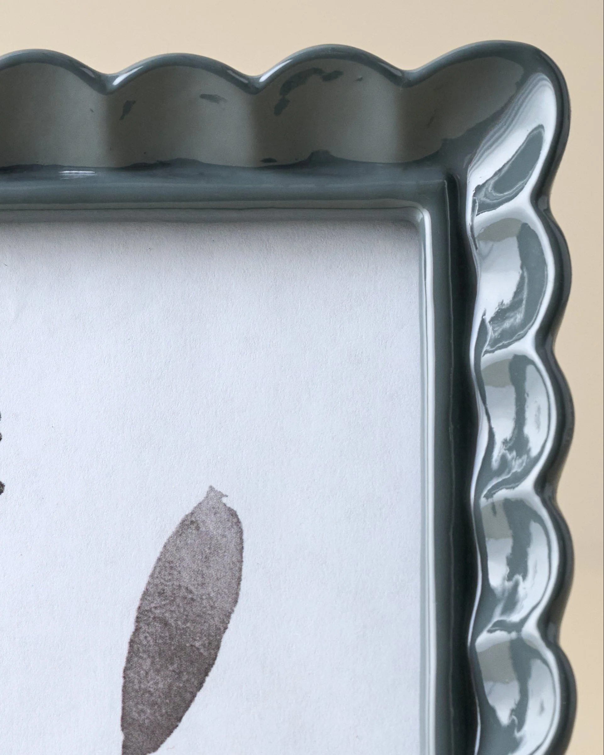 Kara Scalloped Photo Frame - Image 4