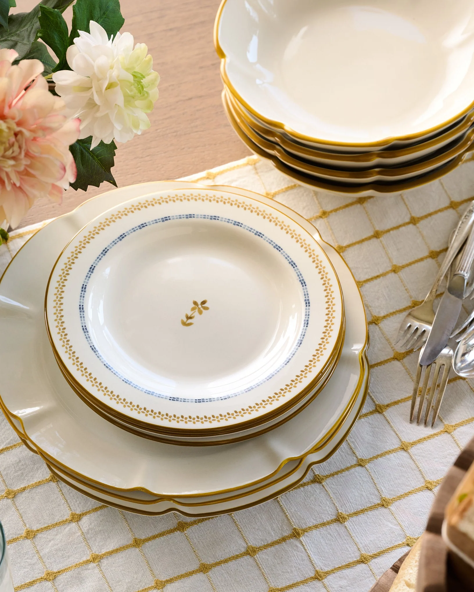 Luna Floral Salad Plate - Image 4