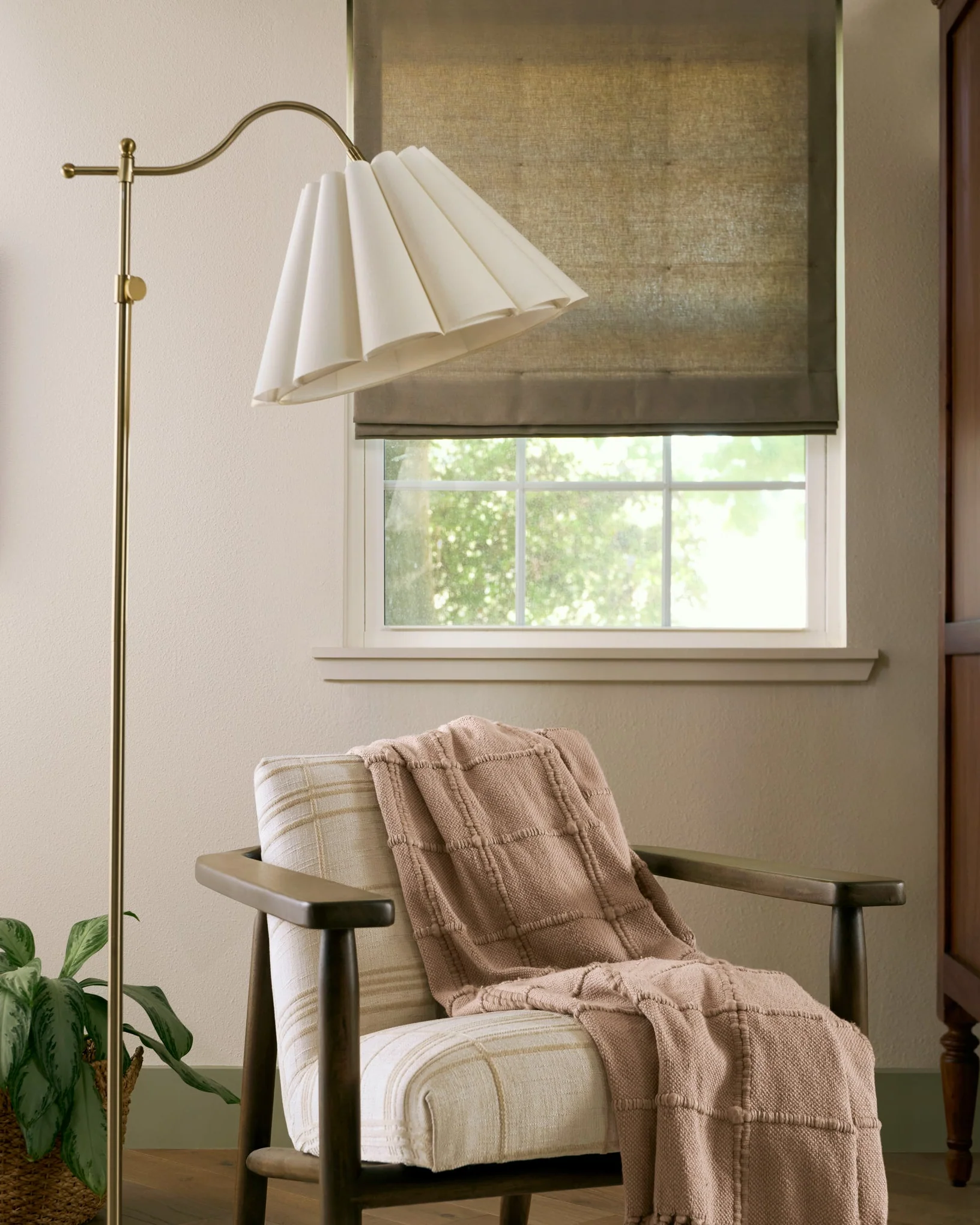 Odette Floor Lamp with Scallop Shade - Image 5